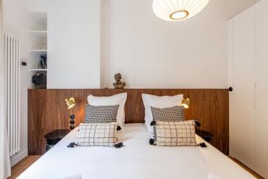 Chambre 2 avec lit king size (180x200) et salle de bain privative