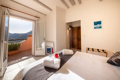 Wake up to the beautiful sunrise and laze in bed with your breakfast