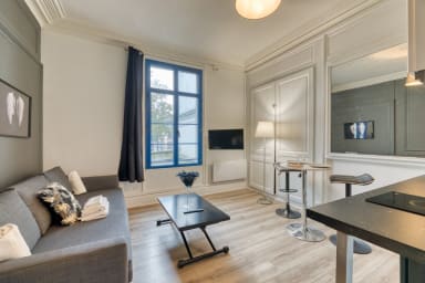 Espace jour avec table à manger relevable et dépliable