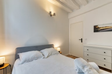 Chambre avec rangements
