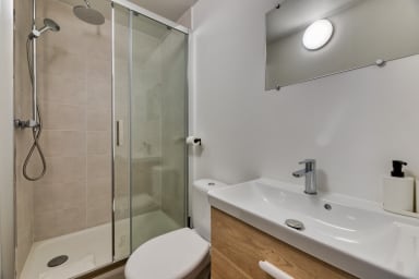 Salle de Bain avec douche