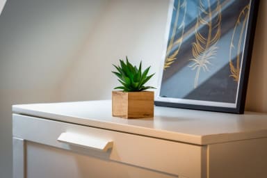Chambre avec rangements