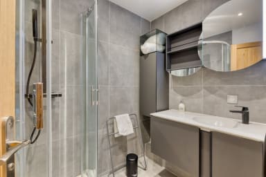 Salle de Bain avec douche