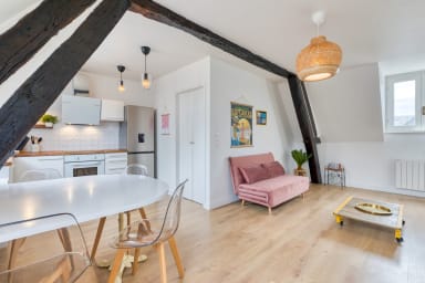 Salon avec table à manger