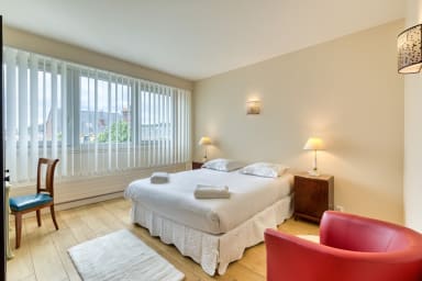 Chambre avec rangements