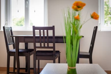 Table à manger avec assises