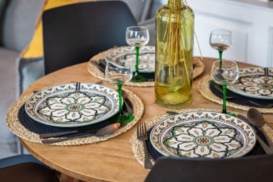 Table à manger avec assises