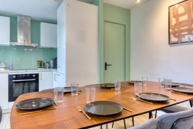 Table à manger avec assises