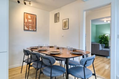Table à manger pour des moments conviviaux ou de travail