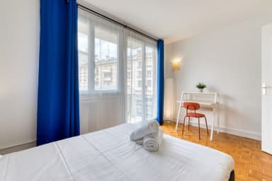 Chambre avec accès balcon
