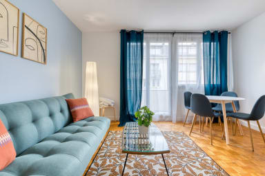 Salon avec table à manger