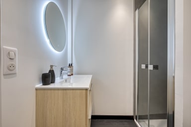 Salle de Bain avec douche