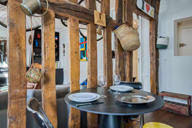 Table à manger avec assises