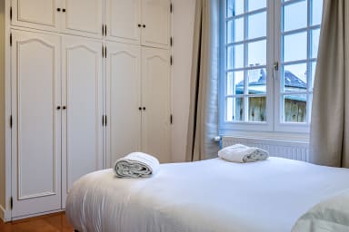 Chambre avec rangements