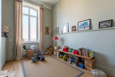 Sixième chambre, idéale pour un enfant, équipée d'un lit simple