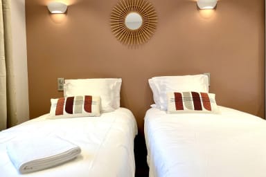 Chambre 2 avec deux lits de 90 x 190 ainsi qu'un bureau