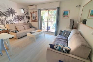Séjour avec les 2 canapés convertibles. Vrais matelas de qualité