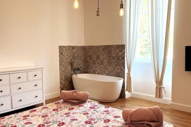 chambre parentale avec un très confortable lit de 160x200, elle est équipée...