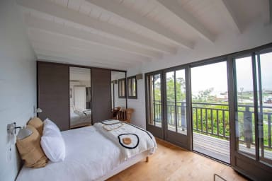 Suite parentale 2 à l'étage avec SDE et vue Bassin