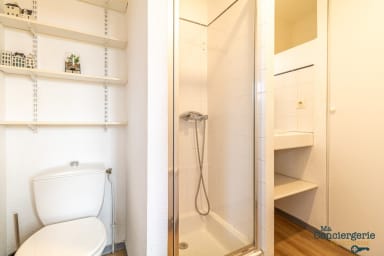 Douche avec machine à laver