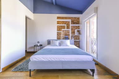 Chambre avec salle de bain attenante et dressing