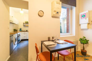 Coin repas attenante à la cuisine