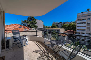 Terrasse baignée de soleil. Prenez le temps de ne rien faire.