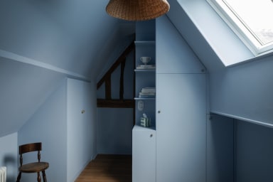 Chambre avec rangements