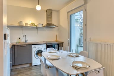 Cuisine avec machine à laver le linge