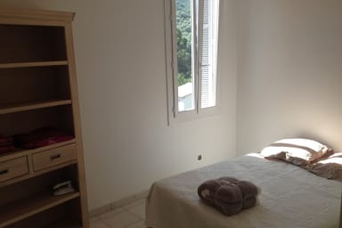 Chambre avec rangements (2ème armoire murale)