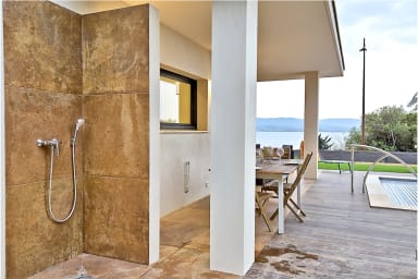 Douche extérieure
