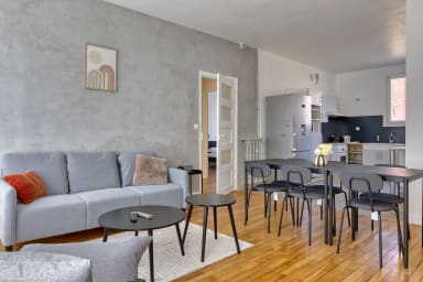 Salon avec table de salle à manger