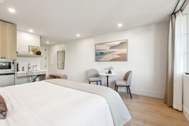 King-size bed, sleeps 2, seating area, and 65