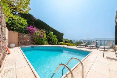 289m² Villa – 4 Br Pool & Sea View