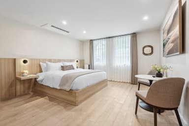 King-size bed, sleeps 2, seating area, and 65