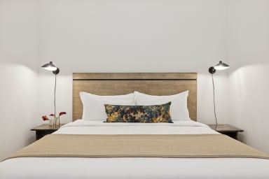 California King bed, sleeps 2,  smart TV