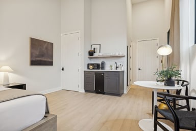 California King bed, sleeps 2 and Kitchenette with Nespresso and Mini Fridge