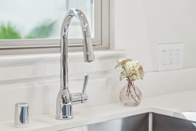 Full kitchen: Coffee drip, fridge, stove/oven, plates and utensils, dishwasher