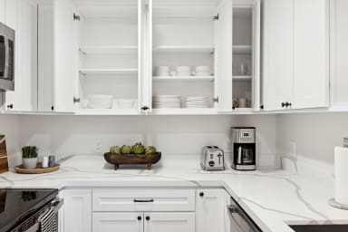 Full kitchen: Coffee drip, fridge, stove/oven, plates and utensils, dishwasher