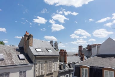 Vue du studio sur la cathédrale d'Orléans
