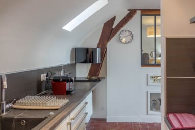 Cuisine ouverte aménagée et équipée