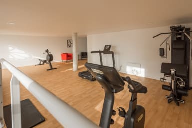 Salle de sport dans un autre bâtiment de la résidence