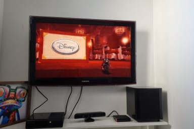 COIN ENFANT/ TV / BOX ORANGE 
Jeux XBOX FIFA RATATOUILLE ...

