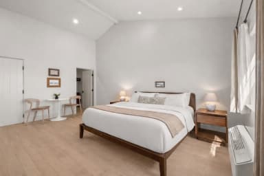 King-size bed, sleeps 2 (Cool Gel Chill memory foam mattress)