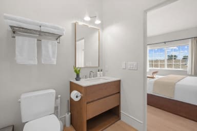 Public Goods toiletries provided