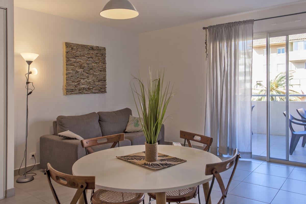 Appartement L'orangeraie : Calvi centre à 300m de la plage  et du port, parking privé 