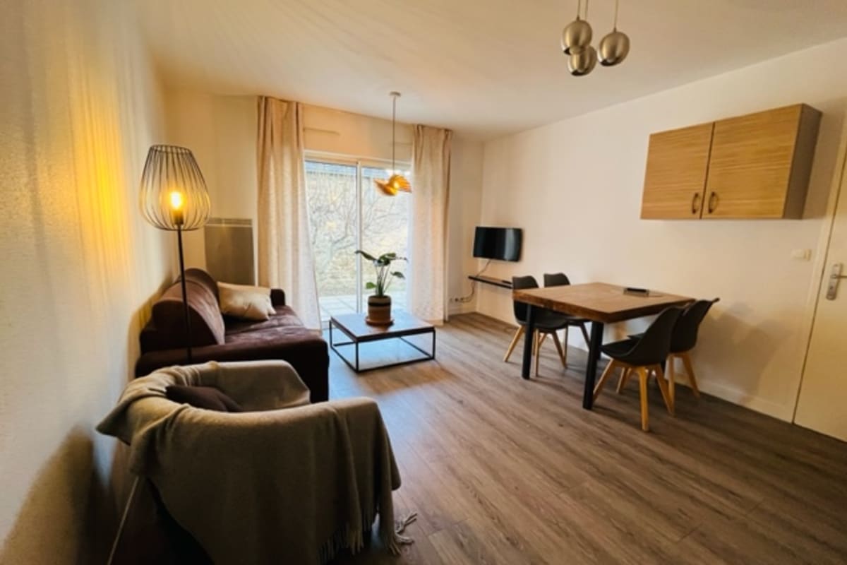 Appartement avec parking  plein centre avec jardin