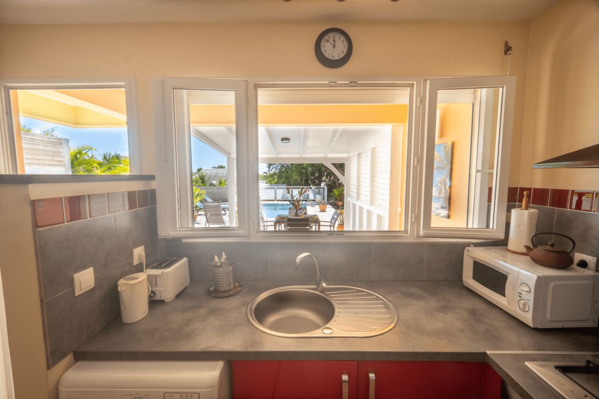 Immobilier 972A - Magnifique rez-de-chaussée avec piscine  