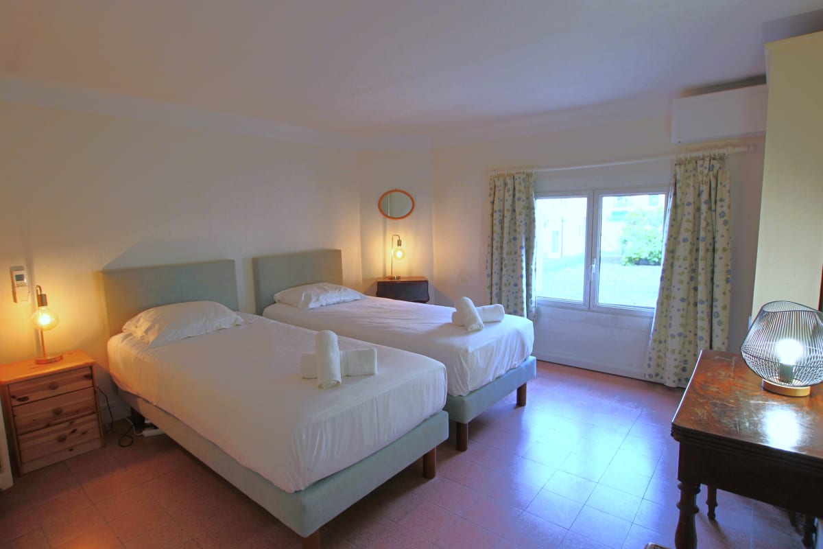 Appartement   appartement 3 chambres 145 m2 face à la mer avec accès privé à la mer