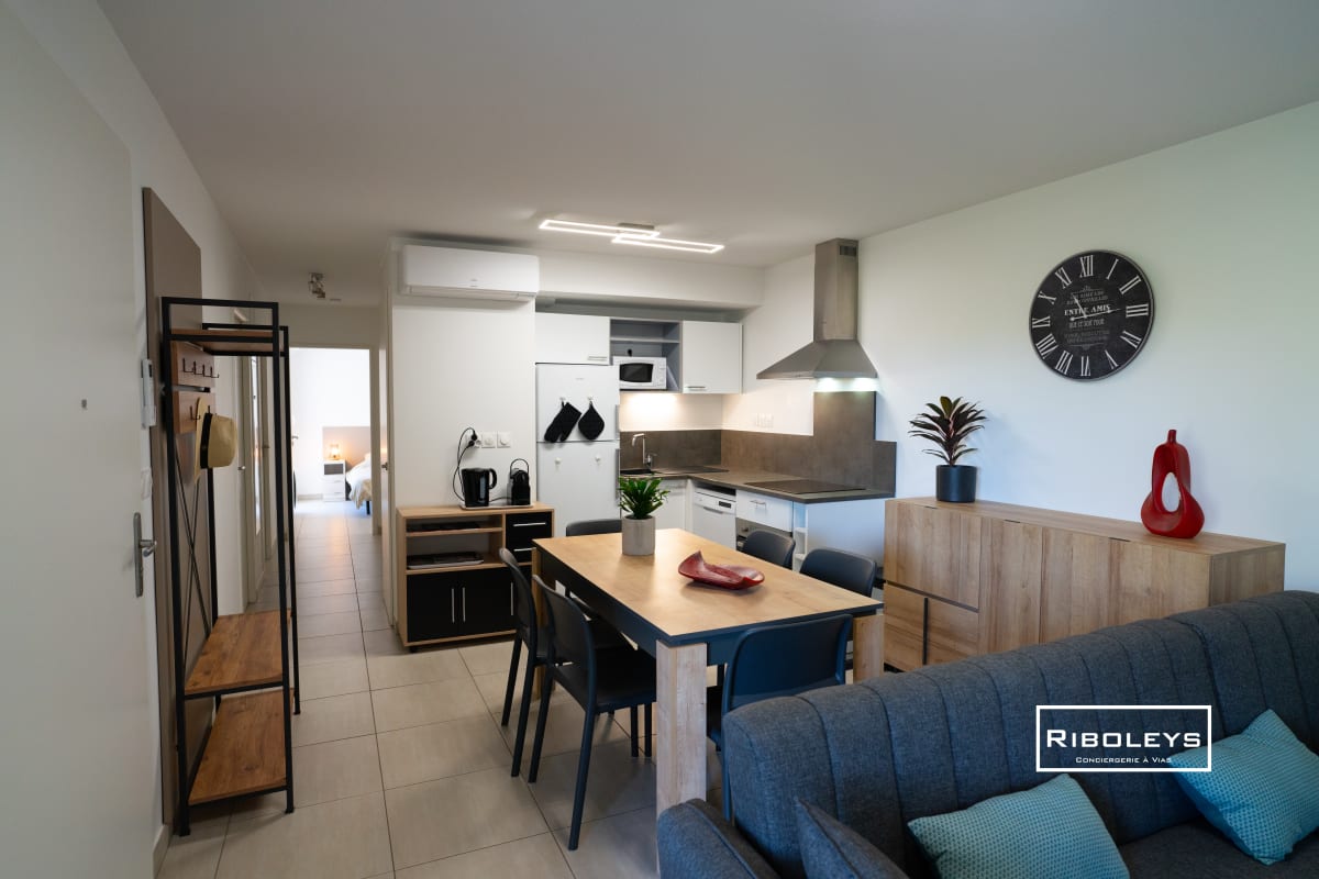 immobilier  T4 climatisé avec piscine à 400m de la mer